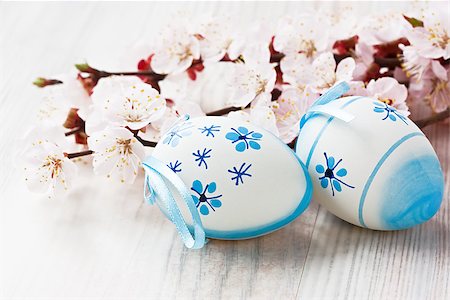 simsearch:400-07921731,k - Easter egg decoration with apricot flower on wooden background Stock Photo - Budget Royalty-Free & Subscription, Code: 400-08371850