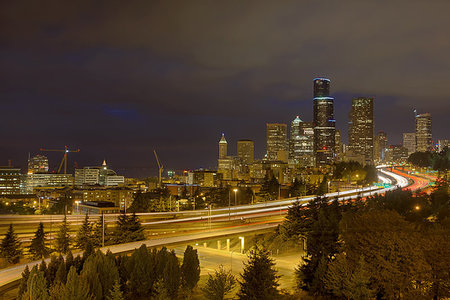 simsearch:400-05742844,k - Seattle Washington Downtown City Skyline with Freeway Traffic Light Trails During Evening Blue Hour Stockbilder - Microstock & Abonnement, Bildnummer: 400-08372074