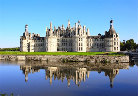 simsearch:400-04304614,k - Famous Chateau Chambord castle with reflection, Loire Valley, France. UNESCO world heritage site Stock Photo - Budget Royalty-Free & Subscription, Code: 400-08372864