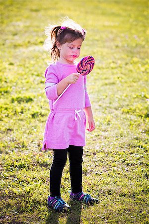 simsearch:400-05248187,k - caucasian girl smiling and playing in the park Photographie de stock - Aubaine LD & Abonnement, Code: 400-08373129