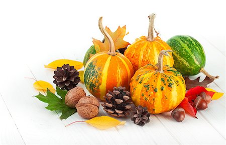 simsearch:400-08375763,k - Autumnal pumpkins with yellow leaves on wooden board Stock Photo - Budget Royalty-Free & Subscription, Code: 400-08373935