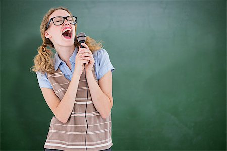 simsearch:400-08380794,k - Geeky hipster woman singing into a microphone  against green chalkboard Stockbilder - Microstock & Abonnement, Bildnummer: 400-08380639