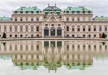 simsearch:400-04824556,k - Belvedere Palace in cloudy day before rain. Vienna, Austria Fotografie stock - Microstock e Abbonamento, Codice: 400-08404408