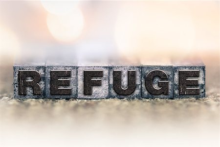 The word "REFUGE" written in vintage ink stained letterpress type. Photographie de stock - Aubaine LD & Abonnement, Code: 400-08406092