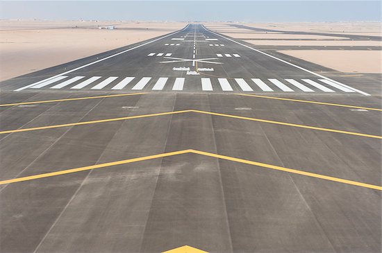 Aerial panoramic view of a commercial airport runway with connections and taxiways Foto de stock - Sin royalties, Artista: paulvinten, Código de la imagen: 400-08407643