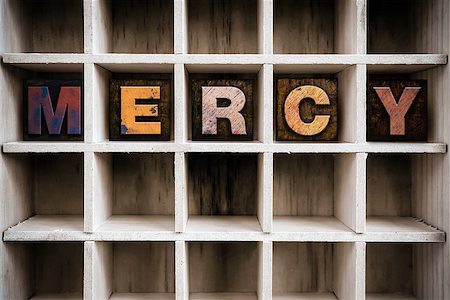 The word "MERCY" written in vintage ink stained wooden letterpress type in a partitioned printer's drawer. Photographie de stock - Aubaine LD & Abonnement, Code: 400-08408157