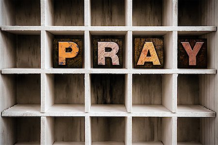 The word "PRAY" written in vintage ink stained wooden letterpress type in a partitioned printer's drawer. Photographie de stock - Aubaine LD & Abonnement, Code: 400-08408186