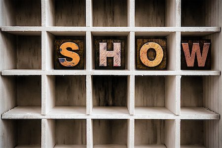 simsearch:400-08407055,k - The word "SHOW" written in vintage ink stained wooden letterpress type in a partitioned printer's drawer. Foto de stock - Super Valor sin royalties y Suscripción, Código: 400-08409117