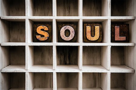 simsearch:400-08407049,k - The word "SOUL" written in vintage ink stained wooden letterpress type in a partitioned printer's drawer. Foto de stock - Super Valor sin royalties y Suscripción, Código: 400-08409125