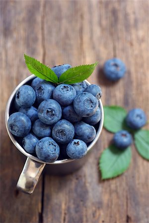 simsearch:400-06698338,k - Blueberries  in a cup on a wooden table Stock Photo - Budget Royalty-Free & Subscription, Code: 400-08409373