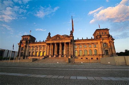 Beautiful view on Reichstag in Berlin Germany Foto de stock - Super Valor sin royalties y Suscripción, Código: 400-08409662