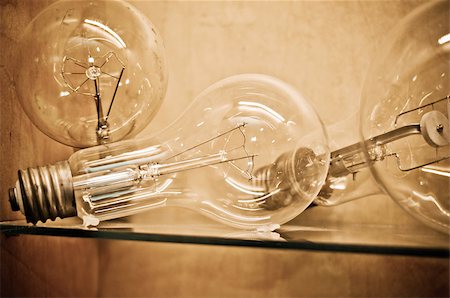 simsearch:400-04303624,k - Detail of old bulbs on brown background Stockbilder - Microstock & Abonnement, Bildnummer: 400-08400036