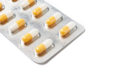 simsearch:400-04422064,k - Pills capsules in container of medicament isolated on white background Foto de stock - Super Valor sin royalties y Suscripción, Código: 400-08400371
