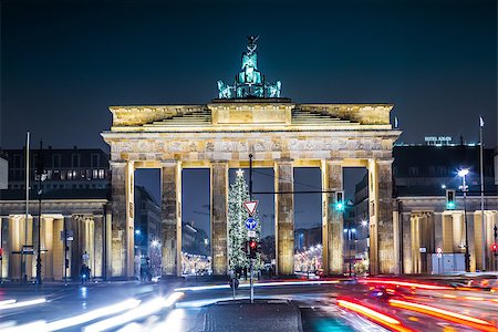 BRANDENBURG GATE, Berlin, Germany at night. Road side view Photographie de stock - Aubaine LD & Abonnement, Code: 400-08400666