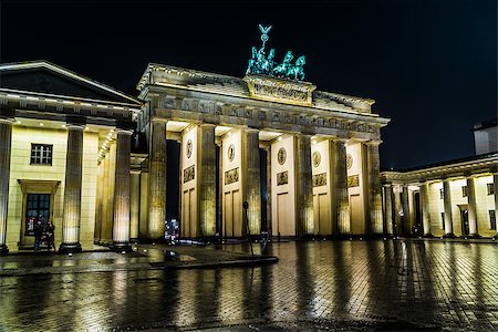 BRANDENBURG GATE, Berlin, Germany at night. Road side view Foto de stock - Super Valor sin royalties y Suscripción, Código: 400-08400667