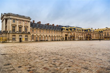 simsearch:400-04773953,k - Outside view of Famous palace Versailles. The Palace Versailles was a royal chateau. It was added to the UNESCO list of World Heritage Sites. Paris, France. Foto de stock - Super Valor sin royalties y Suscripción, Código: 400-08400677