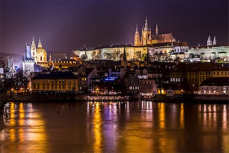 simsearch:6129-09058245,k - The View on Prague gothic Castle with Charles Bridge in the Night, Czech Republic Foto de stock - Super Valor sin royalties y Suscripción, Código: 400-08400684