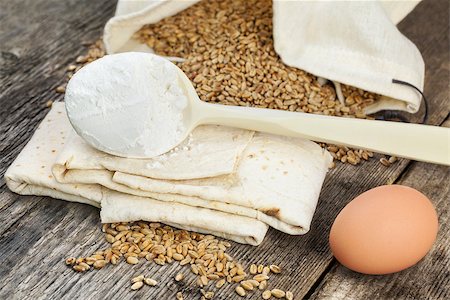 Pita bread with grains,egg and flour on old wooden table Foto de stock - Royalty-Free Super Valor e Assinatura, Número: 400-08400965