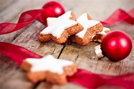 xmas cookies on wooden table Stock Photo - Budget Royalty-Free & Subscription, Code: 400-08401178