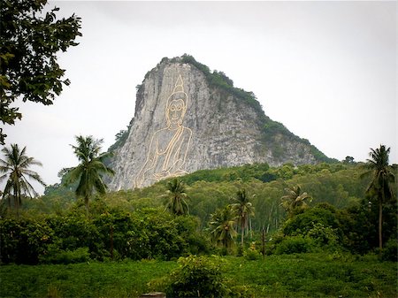 Big Buddha Mountain is one of the most popular places to visit when you come to Chonburi. This carving of Buddha is set into the mountain and stands over 100m high Photographie de stock - Aubaine LD & Abonnement, Code: 400-08402312