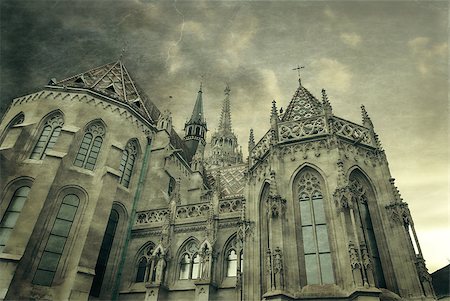 simsearch:400-06460574,k - Budapest, Hungary. Matthias or Parish Church of Our Lady Mary was built in 13th century, now in Neo-Gothic architecture style landmark of hungarian country. Photo in old color image style. Foto de stock - Super Valor sin royalties y Suscripción, Código: 400-08402577