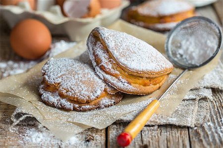 simsearch:400-08093809,k - Patties with cheese sprinkled with powdered sugar. Foto de stock - Super Valor sin royalties y Suscripción, Código: 400-08402792