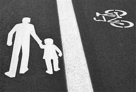 simsearch:400-04347343,k - Bike lane. Sign for bicycle painted on the asphalt. Photographie de stock - Aubaine LD & Abonnement, Code: 400-08403654