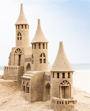 simsearch:400-04389918,k - Grand sandcastle on the beach during a summer day Photographie de stock - Aubaine LD & Abonnement, Code: 400-08414518