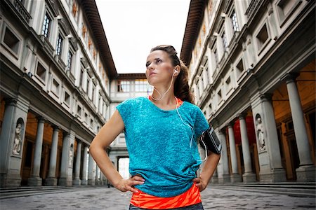 simsearch:400-08022064,k - Now it is time to invest in your body and no matter you are at hometown or traveling. Fitness young sporty woman in sportswear and mp3 player staying in front of Uffizi gallery in Florence Italy Photographie de stock - Aubaine LD & Abonnement, Code: 400-08414764