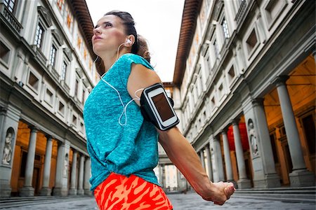 simsearch:400-08022064,k - Now it is time to invest in your body and no matter you are at hometown or traveling. Female in sports outfit is stretching to start outdoors workout next to Uffizi gallery in Florence Italy Photographie de stock - Aubaine LD & Abonnement, Code: 400-08414760