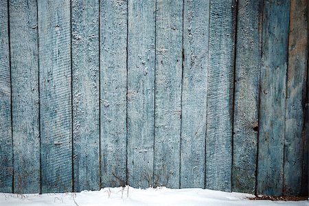 Old weathered wood plank fence and a ground covered with snow Photographie de stock - Aubaine LD & Abonnement, Code: 400-08415293