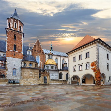 simsearch:400-05305595,k - sunset at Royal Archcathedral Basilica of Saints Stanislaus and Wenceslaus on the Wawel Hill (Wawel Cathedral) Foto de stock - Super Valor sin royalties y Suscripción, Código: 400-08427147