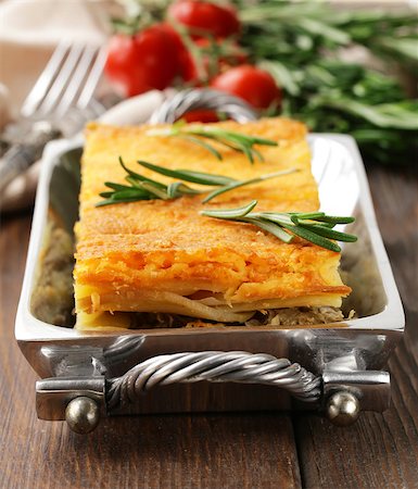 simsearch:400-08188042,k - homemade potato gratin with meat and cheese Photographie de stock - Aubaine LD & Abonnement, Code: 400-08427152