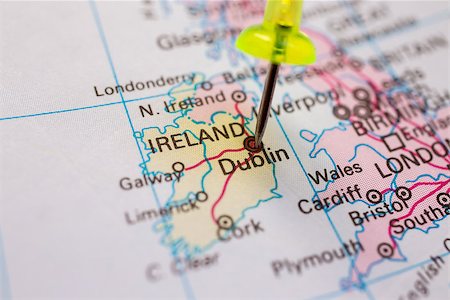 sashr (artist) - travel destination, pin on the map. Ireland on atlas world map Foto de stock - Super Valor sin royalties y Suscripción, Código: 400-08427238