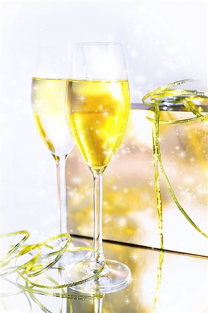 Two glasses of wine and a box with a ribbon on white background Stock Photo - Budget Royalty-Free & Subscription, Code: 400-08427357