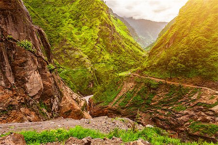 simsearch:862-08699699,k - stone pathway and beautiful mountains landscape in Nepal, Annapurna trekking Fotografie stock - Microstock e Abbonamento, Codice: 400-08427883