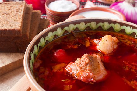 rote-beete-suppe - The pieces of meat in the borscht soup as the main ingredient of this dish. Stockbilder - Microstock & Abonnement, Bildnummer: 400-08427984