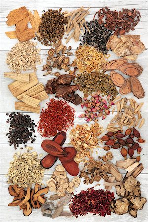 simsearch:400-06521200,k - Chinese herbal medicine ingredients over distressed white wood background. Stockbilder - Microstock & Abonnement, Bildnummer: 400-08429237