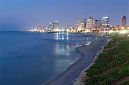 View of Tel Aviv coastline in dusk with long exposition technique. Photographie de stock - Aubaine LD & Abonnement, Code: 400-08429249