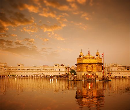 simsearch:400-06558376,k - Sunrise at Golden Temple in Amritsar, Punjab, India. Stock Photo - Budget Royalty-Free & Subscription, Code: 400-08429298