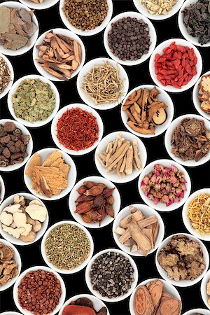simsearch:400-06521200,k - Chinese herbal medicine ingredients in porcelain bowls over black background. Fotografie stock - Microstock e Abbonamento, Codice: 400-08429332