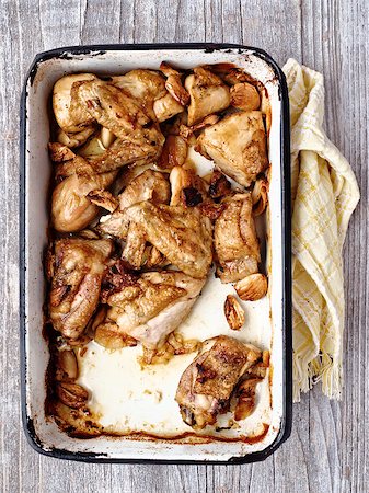 simsearch:400-07894746,k - close up of rustic golden roast chicken casserole Foto de stock - Super Valor sin royalties y Suscripción, Código: 400-08430095