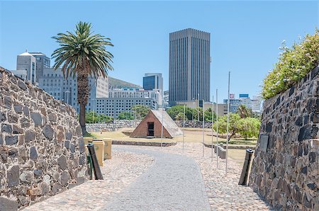 simsearch:400-08314022,k - CAPE TOWN, SOUTH AFRICA - DECEMBER 18, 2014:  The view towards the central business district seen from the entrance to the Castle of Good Hope with the powder magazine in front Stock Photo - Budget Royalty-Free & Subscription, Code: 400-08430176