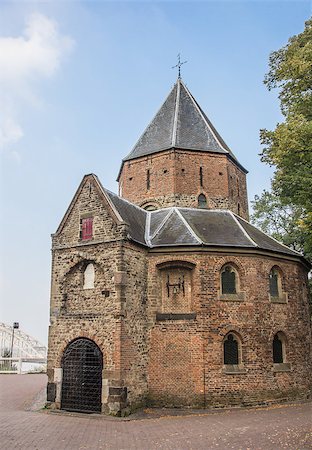 simsearch:400-08432432,k - Sint Nicolaas church and waalbrug in Nijmegen, Holland Fotografie stock - Microstock e Abbonamento, Codice: 400-08430182