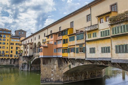 simsearch:400-05881748,k - Colorful Ponte Vecchio in the old center of Florence, Italy Photographie de stock - Aubaine LD & Abonnement, Code: 400-08430205