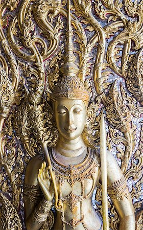 Golden angle sculpture on the door of old Thai temple. Foto de stock - Royalty-Free Super Valor e Assinatura, Número: 400-08430420