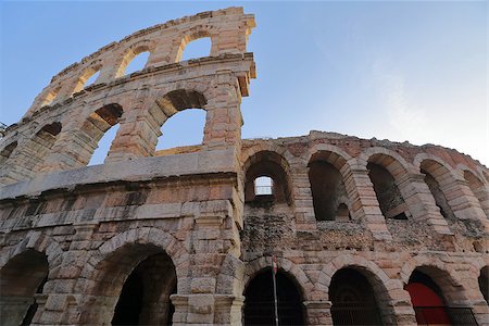 simsearch:400-05225584,k - Arena in Verona, Italy, ancient roman amphitheatre Foto de stock - Super Valor sin royalties y Suscripción, Código: 400-08430592