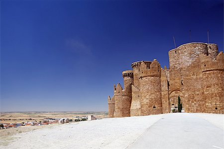 View on the cultivated land of Belmonte in Spain, from the castle on the hill. Foto de stock - Super Valor sin royalties y Suscripción, Código: 400-08430996