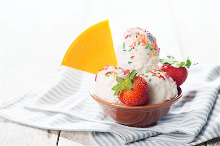 Scoop milk ice cream in bowl with waffle on white wooden background. Stock Photo - Budget Royalty-Free & Subscription, Code: 400-08431186