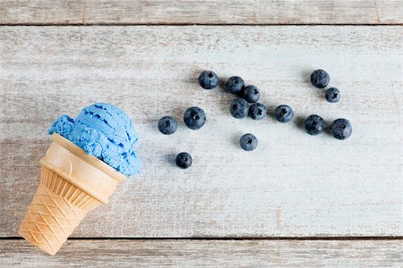 simsearch:400-08494395,k - Top view blue ice cream in waffle cone with blueberry fruits on white rustic wooden background. Foto de stock - Super Valor sin royalties y Suscripción, Código: 400-08431194